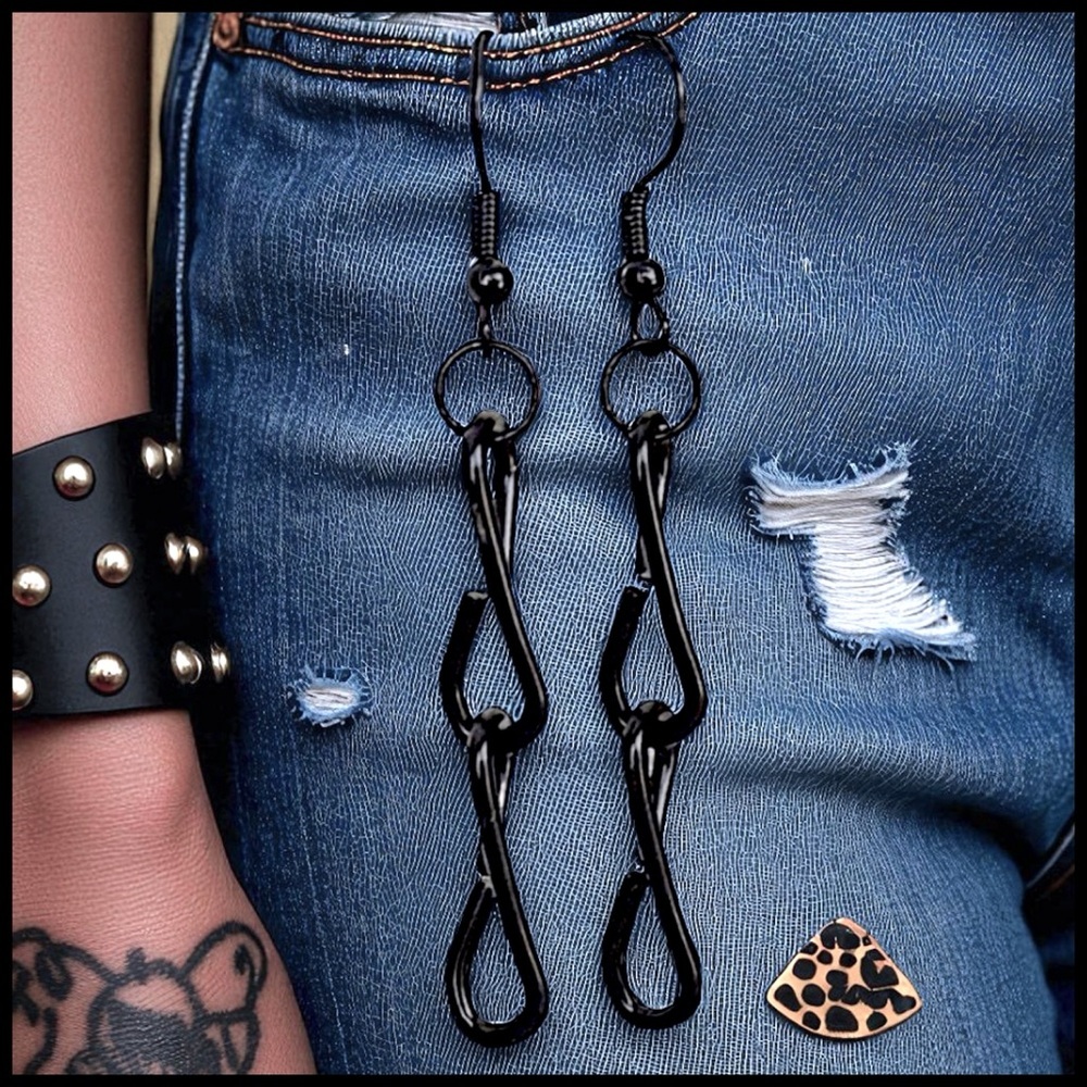 5 For $25💫Alternative Black Chain Links Dangles